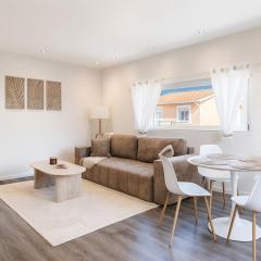 L'ELEGANT - TERASSE PARKING WIFI - 5Km AIRPORT