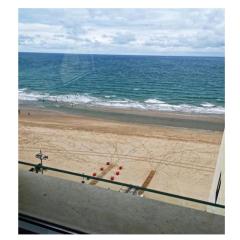 Romántica vista al paseo marítimo de Cádiz