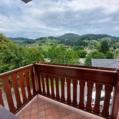 Cozy Nook Stays, Gorsko zatočišče med Roglo in Termami Zreče Mir Udobje in Balkon z Razgledom!