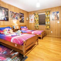 1980's Themed Room with MASSIVE 80's Arcade