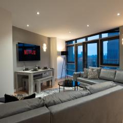 Leeds - City Meets Nature - Riverside - Sleeps 8 - Balcony