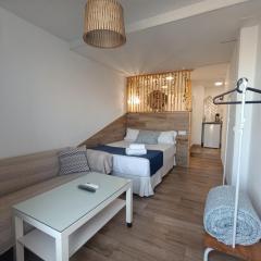 "Estudio con balcón" A 9 min en metro del centro de Sevilla