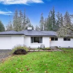 Redmond Pet friendly Home in 2 Acres Horse Barn