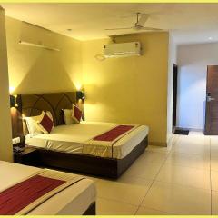 SEA VIEW from rooftop HOTE S NIWAS ! PURI near Swargadwar - Golden Beach - Jagannath Temple - Parking - Fully Air Conditioning Rooms - BEST HOTEL IN PURI