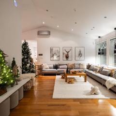 Arctic Circle Luxury House - close to Santa's Village