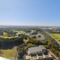 Modern Comfort Stay - Near Stadiums Green Spaces-19