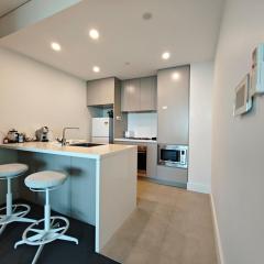 Modern Comfort Stay - Near Stadiums Green Spaces-19