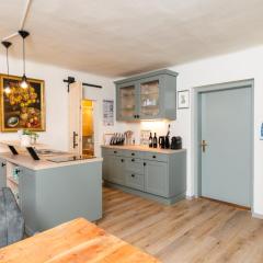 Romantisches Weinkellerhäuschen mit Whirlpool