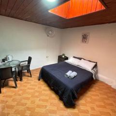 Habitación doble en el centro con baño privado
