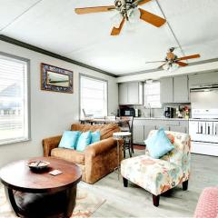 Beach Hut - Half Duplex Just a Few Blocks to Sand Shore and Jetty Park