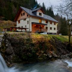 Apartmaji nad potokom