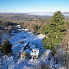 2T Bethlehem Retreat with Stunning Sunset Views in the Heart of the White Mountains