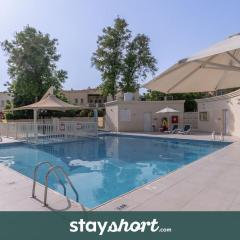 StayShort - Vibrant Villa in Springs 11 Sleeps 6 with Balcony