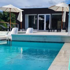 Las Nubes Piscina interior y exterior