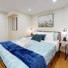 Cozy Basement Apartment for 4 - Near Cafes & Parks