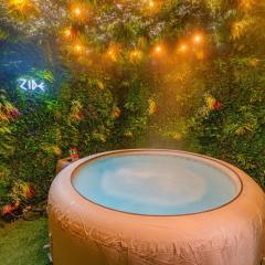 Luxe 5-bedroom House with Hot Tub, Pool table & Football Table