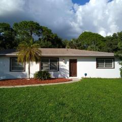 Large 3 br bungalow minutes to downtown Ft Myers