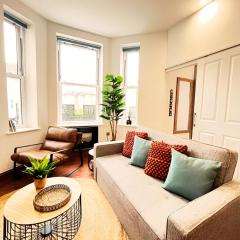 Bournemouth sea-view apartment with balcony, close to pier