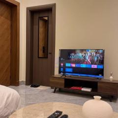 استديو انيق هادى بجلسة جانبية