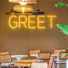 greet hotel Salon de Provence