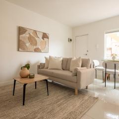 Charming St Kilda Apartment by Beach & Gardens