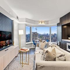 Stylish Yorkville King Suite - Shopping Paradise