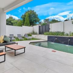 Contemporary Sandton 4bed-Villa, Rooftop Views, Solar-Inverter and Battery