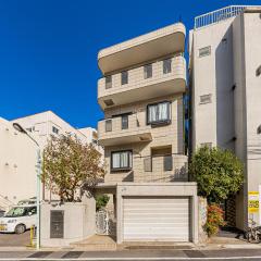 5-Min Walk to Yamanote Line, Newly Renovated APT in Prime Location, Quiet Neighborhood