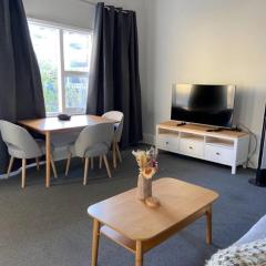 Retro Apt 6 mins to Victoria Quay - Hosted by CanStay
