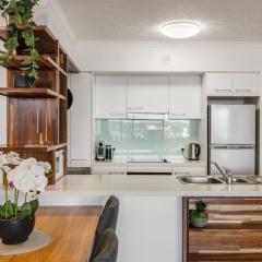 Stylish CBD Escape, Walk to Cafes and Shops!