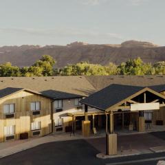 Slackline Moab, Outset Collection by Hilton