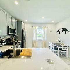 Luxury Retreat 2BR Minutes from Fort Lauderdale Beach