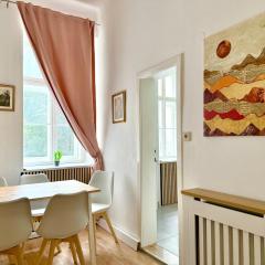 Stylish Central Apartment with Free Parking