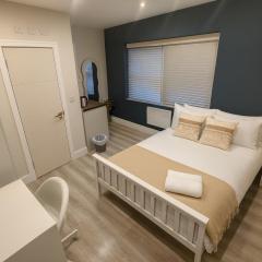 Chic Studio Auto Check-In, 15 Min to Central