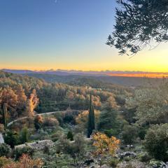 Aix-en-Provence, Bastidon provençal plein cœur de la forêt avec vue unique