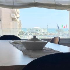 Bilocale in centro, con vista mare e Rotonda