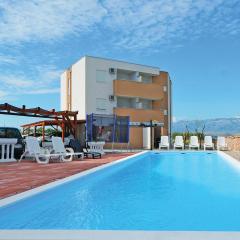 Nice Apartment In Nin With Wifi