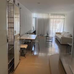 Topos exclusive Vouliagmeni ''Surfhouse''