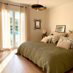 Cocon de Verdure avec piscine chambre lit king-size 2m
