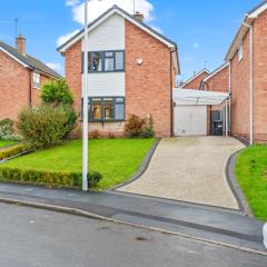 4 Beds - 7 Guests - Scenic Escape - Albrighton Shropshire - Telford - 3 Mins to M54 -JLR Wolves I54 Business Park - RAF Cosford- Spacious Home - Driveway- Regular & Long Work Stays available - Samina- ARZ Stays