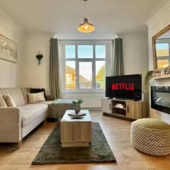 3-bedroom Doncaster contractor stay near hospital with free parking