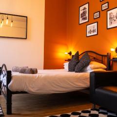 Studio Apartment, Private Parking, Walk To Centre, Uni and Hospital, Long Stay Prices