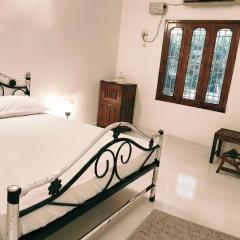 ET's The Yellow House