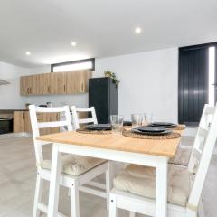 Luxury White House Apartment