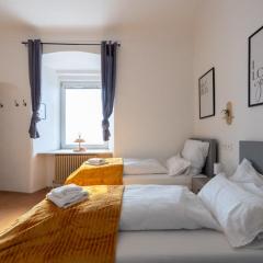 Quiet Studio - 2 Single Beds - Central - Netflix