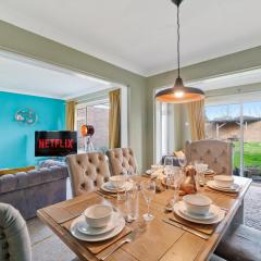 Elegant 4 Bed House - Parking and Garden -Sleeps 8