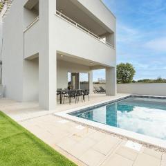 Gorgeous Home In Zaton