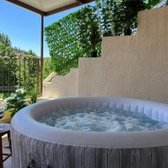 Hubstay Hillside Residence with Private Jacuzzi