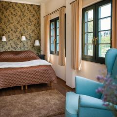 Vakvarjú Csónakház by NW