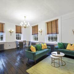 Chiswick 2BR Flat Patio Free Parking